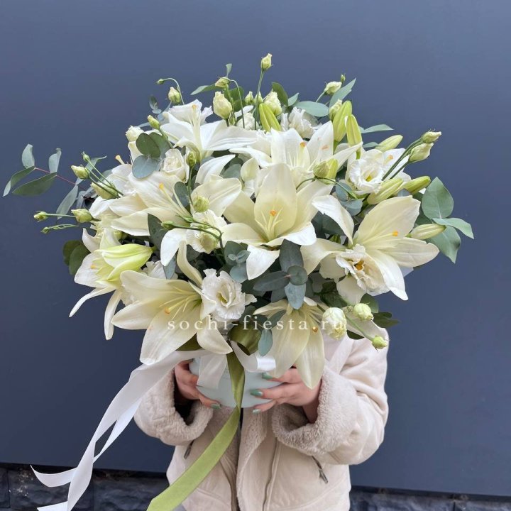 Бокс лилий и эустомы в Нальчике