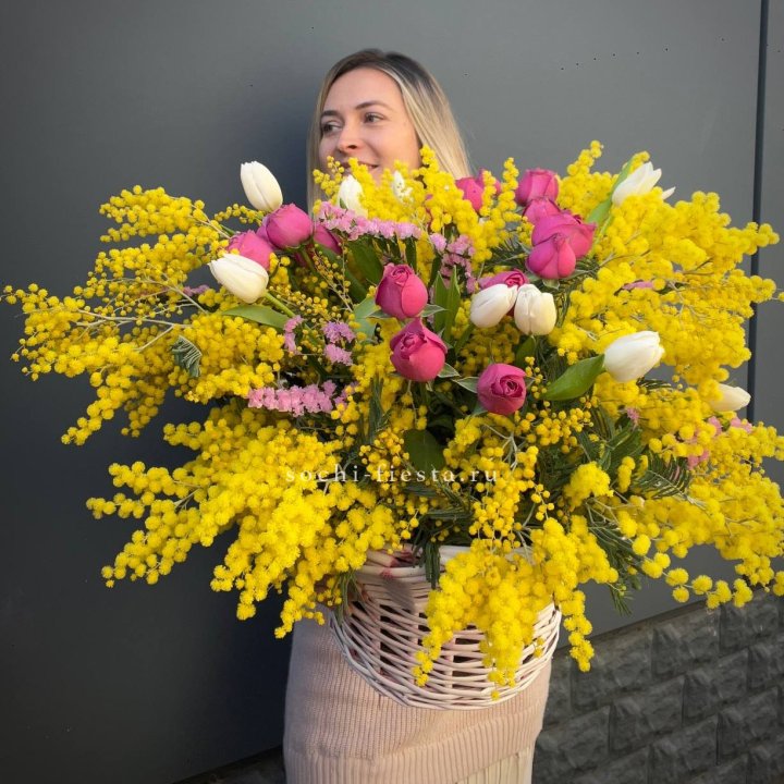 Цветочная корзина с мимозой "Спринг" в Нальчике
