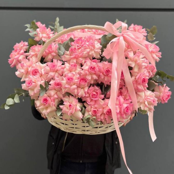 51 розовая роза в корзине в Нальчике