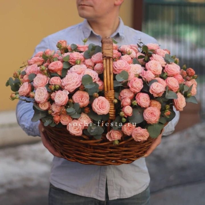 Корзина из 101 пионовидной розы в Нальчике