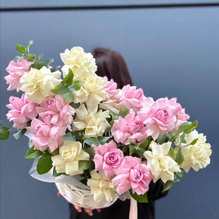 25 Французских роз в корзине в Нальчике