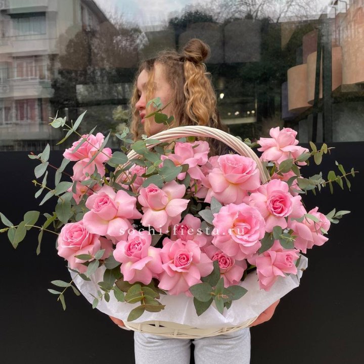 25 роз в цветочной корзине  в Нальчике