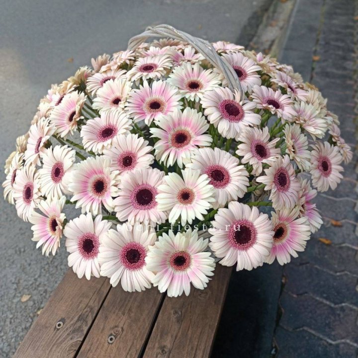 Корзина с герберами  в Нальчике