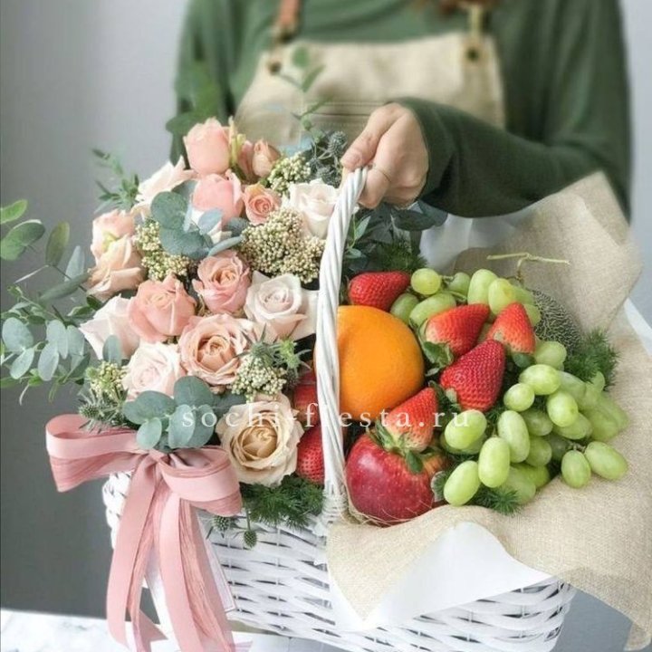 Фруктовая корзина c цветами в Нальчике