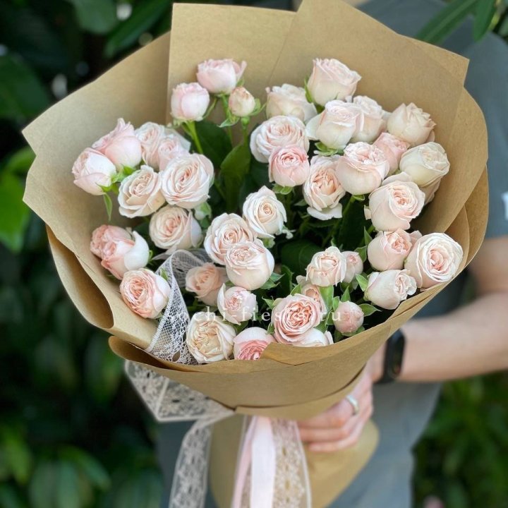 Кустовые розы букет №1 в Нальчике