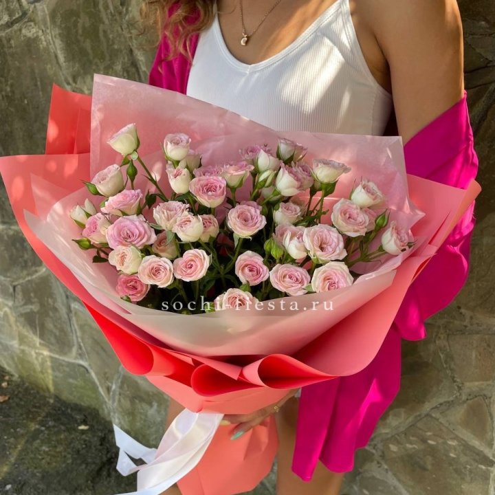 Розовые кустовые розы в Нальчике