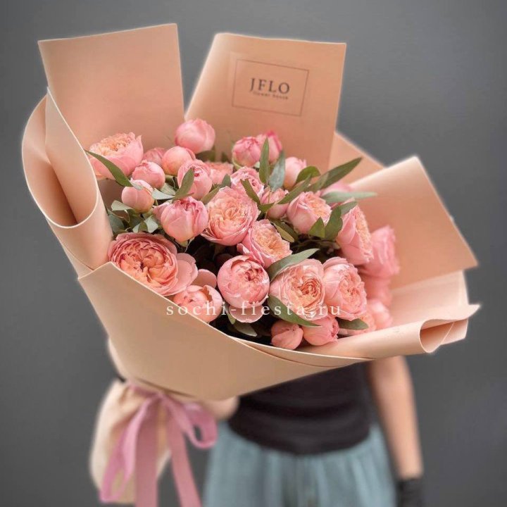 Букет из 9 кустовых роз Джульетта в Нальчике