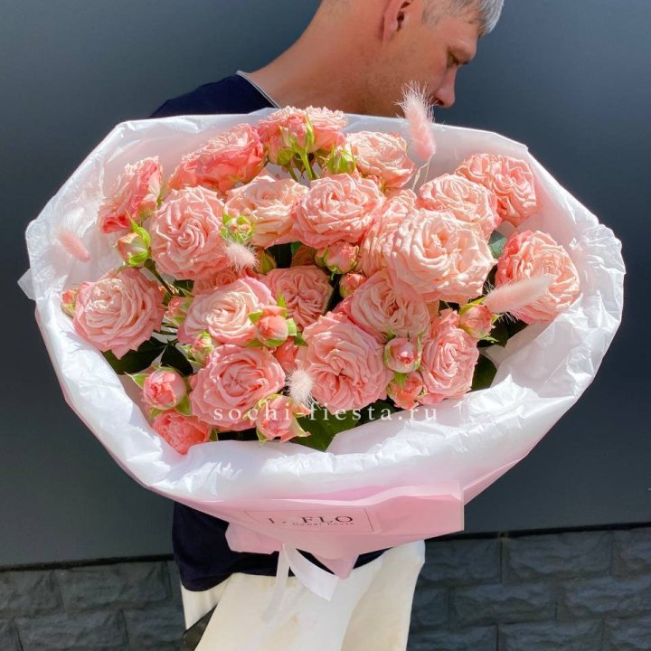 Пионовидные розы Мадам Бомбастик в Нальчике