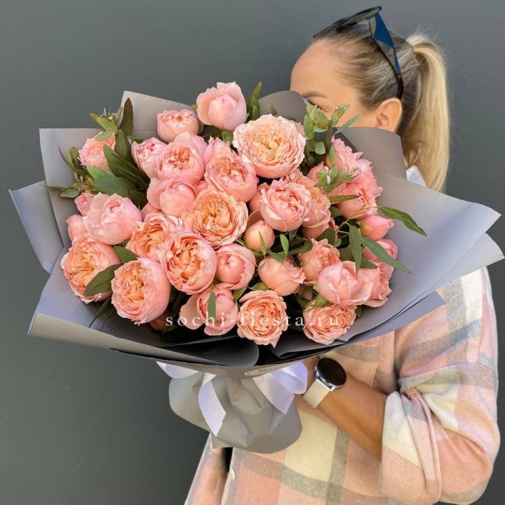 Букет с пионовидными розами "Пивайн" в Нальчике