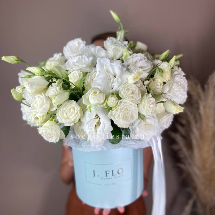 Бокс кустовых роз и эустомы  в Нальчике