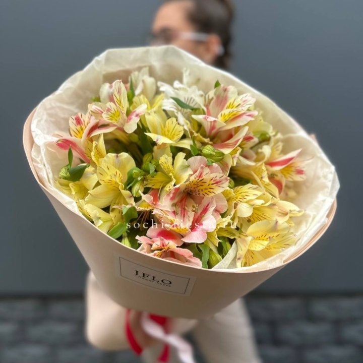 Альстромерии в нежном оформлении в Нальчике