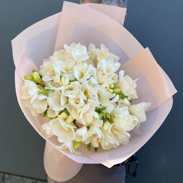Букет белых фрезий  в Нальчике