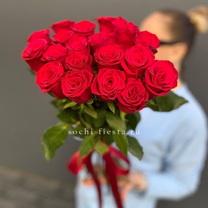 19 красных роз в Нальчике