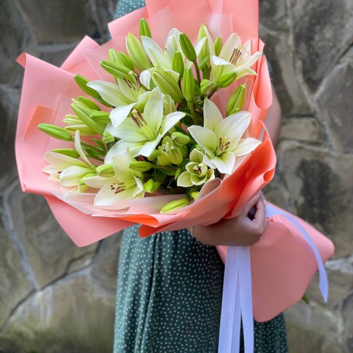 Букет из 7 белых лилий в Нальчике