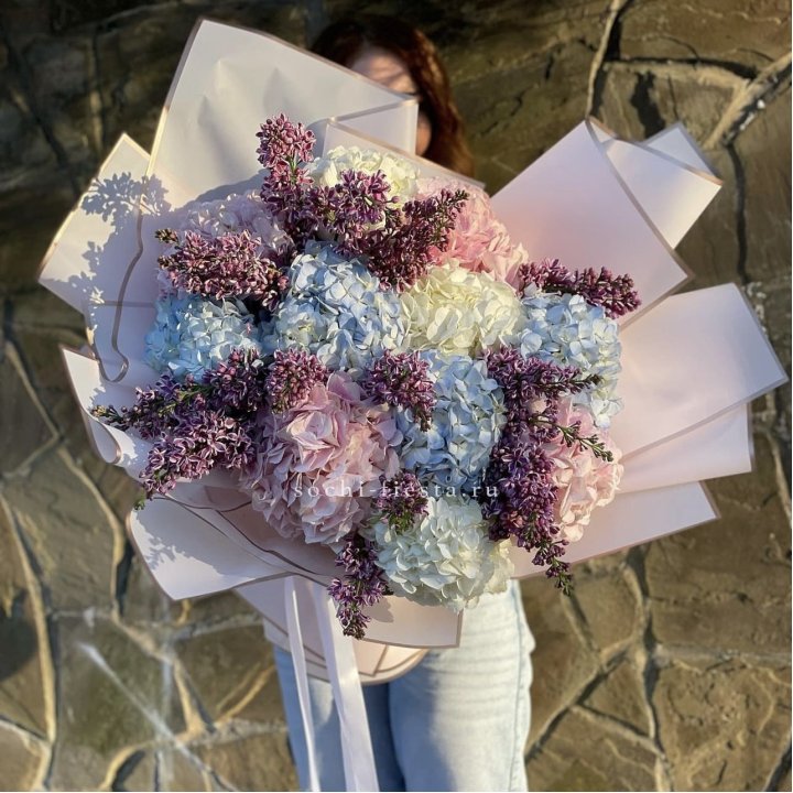 Букет гортензии с сиренью в Нальчике