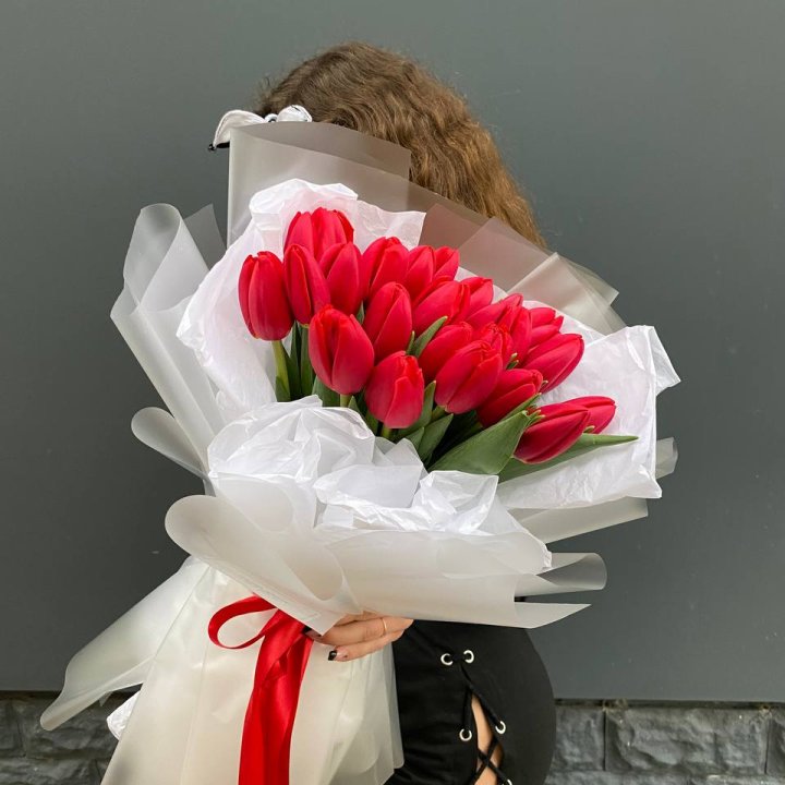  25 красных воздушных тюльпанов в Нальчике