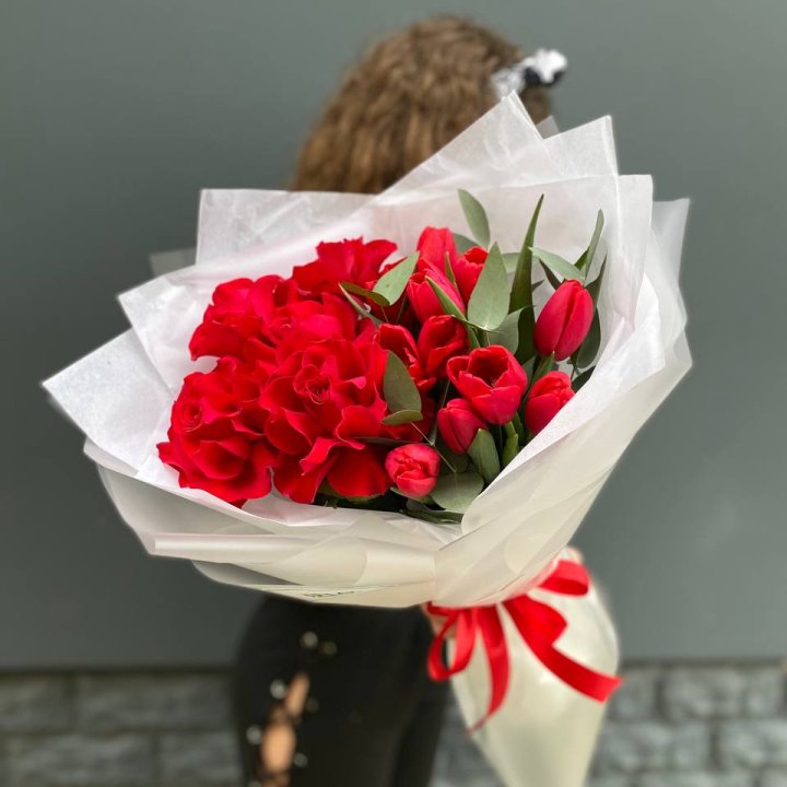 Дуо тюльпаны и розы в Нальчике