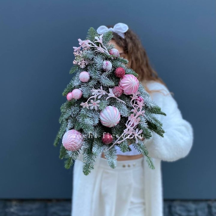 Новогодняя елочка "Розе" в Нальчике