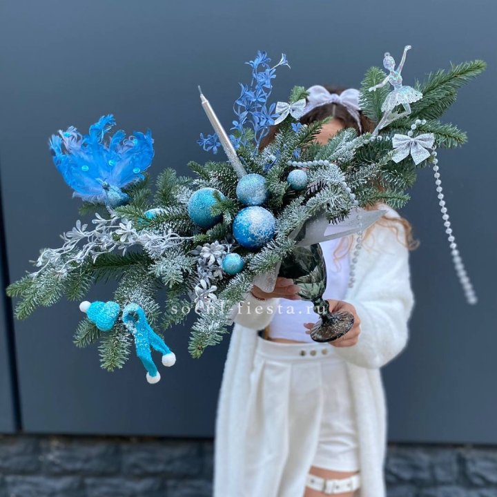 Композиция в бокале голубая в Нальчике