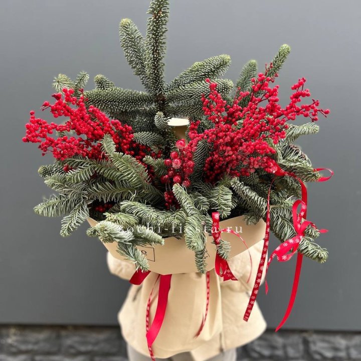 Букет нобилиса и ягод в Нальчике