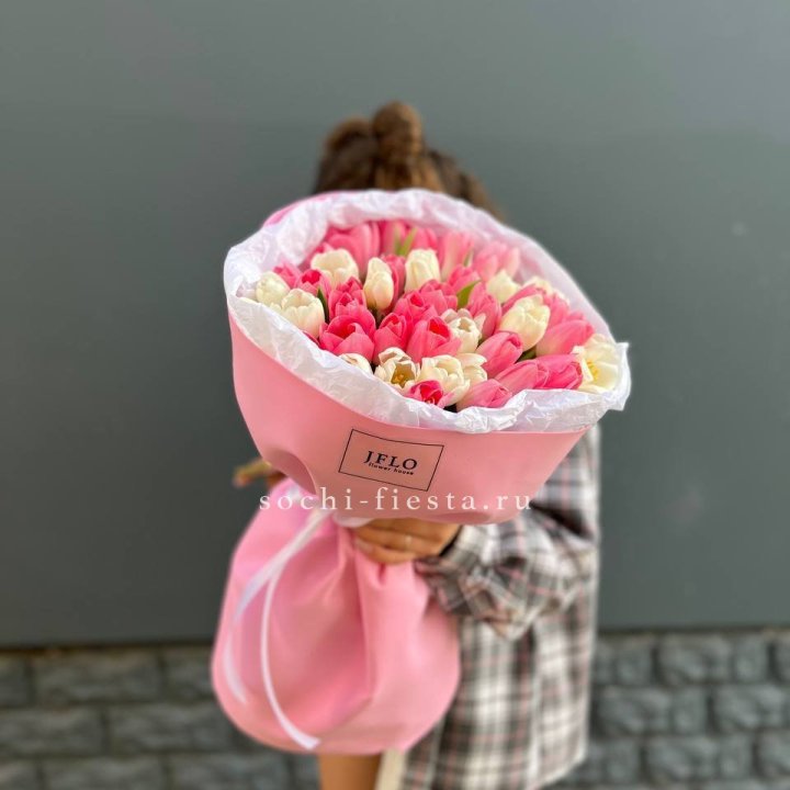 51 бело-розовый тюльпан в Нальчике