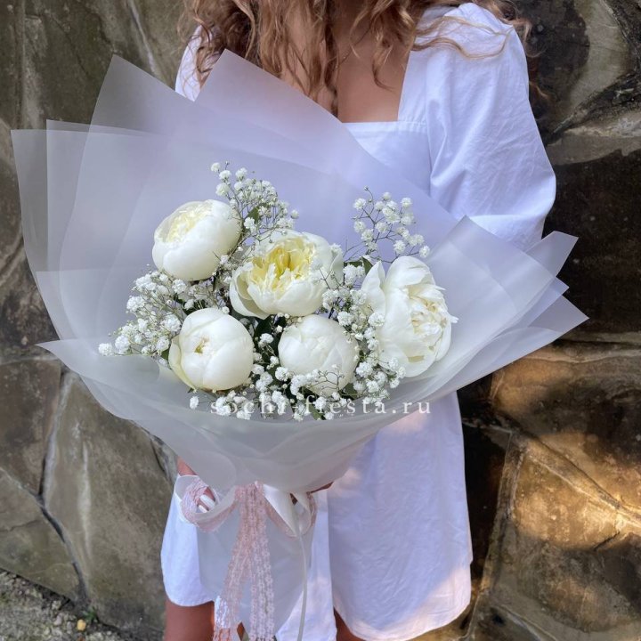 Букет белых пионов "Файв" в Нальчике