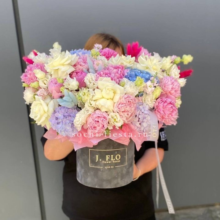 Цилиндр с пионами "Аса" в Нальчике