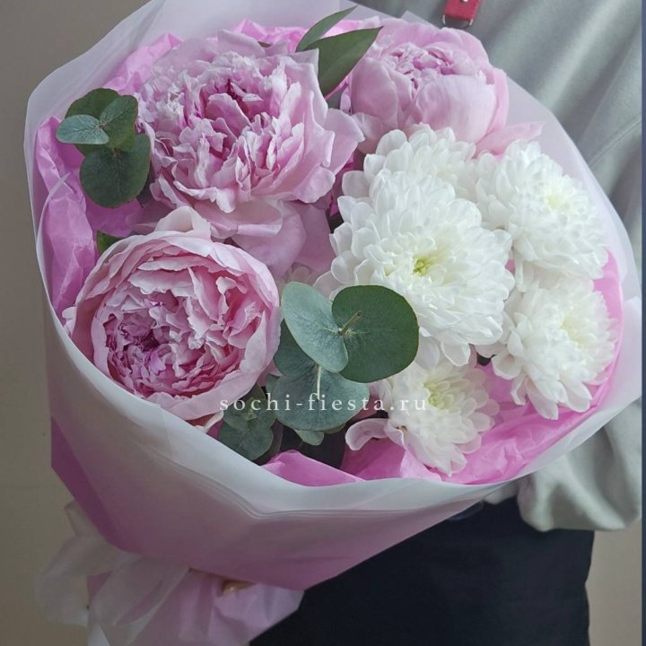  Букет комплимент с пионами в Нальчике