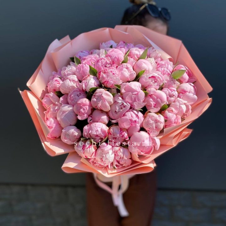 Нежный букет 51 пионов  в Нальчике