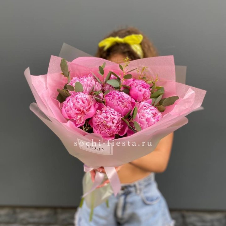 7 ярких пионов в оформлении в Нальчике