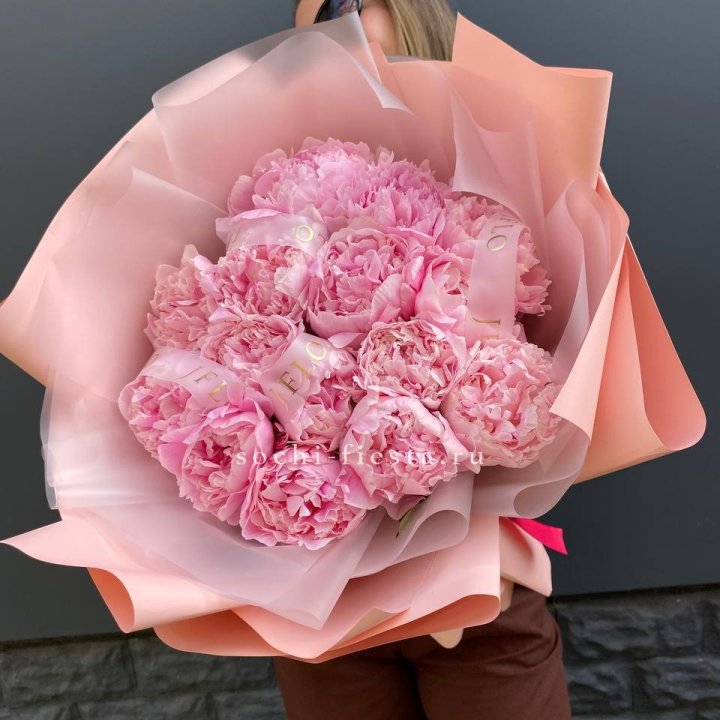 15 пионов "Монинг" в Нальчике