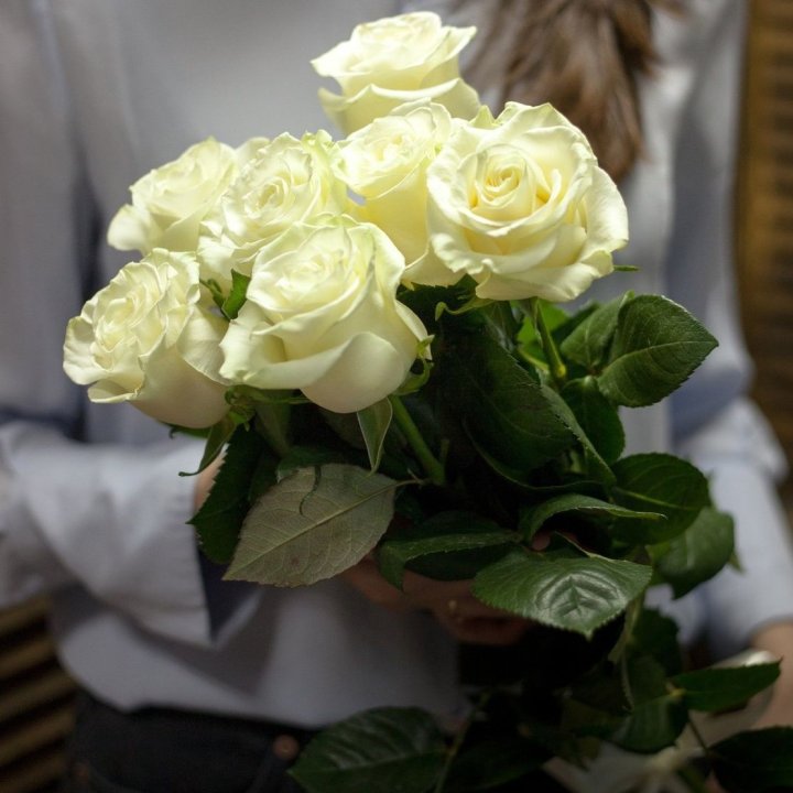 7 белых роз в Нальчике
