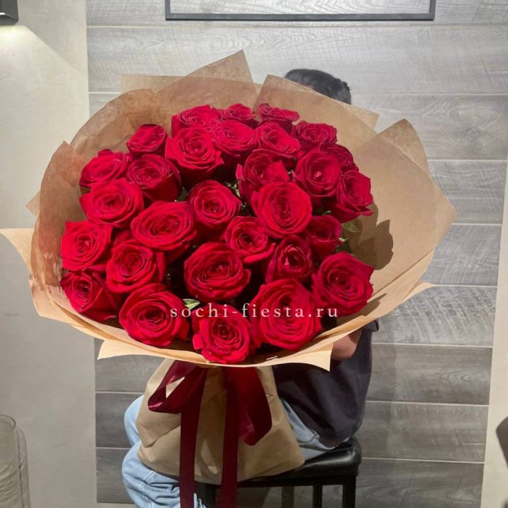 37 красных роз в крафте в Нальчике