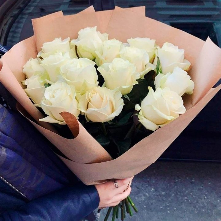 15 белых роз "Крафт" в Нальчике