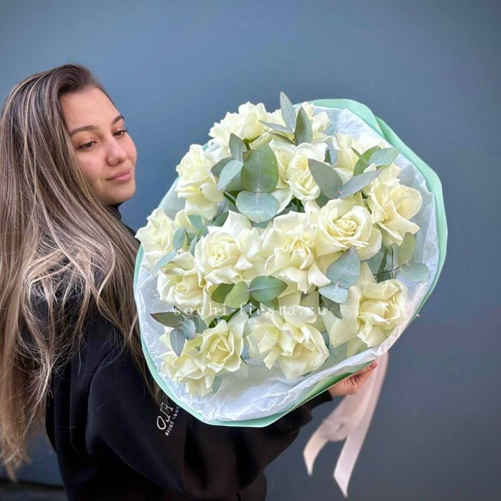 15 Белых французских роз "Ноте бьянка" в Нальчике