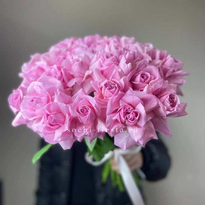 25 розовых французских роз в Нальчике