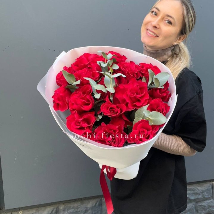 17 Красных французских роз в Нальчике