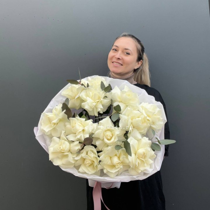 13 Белых французских роз Облако в Нальчике