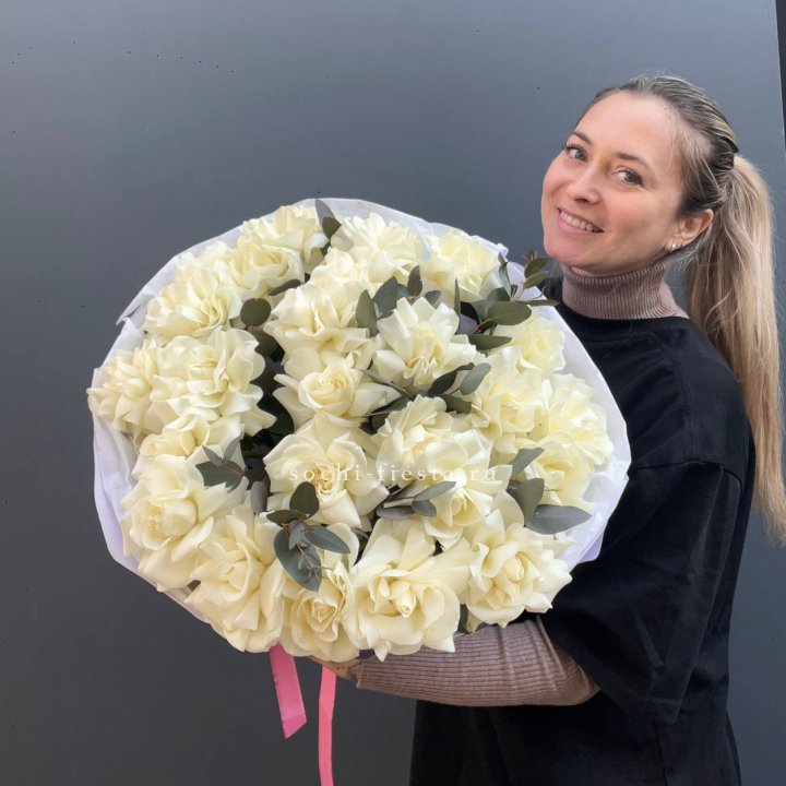 25 Белых французских роз Вайт найс в Нальчике