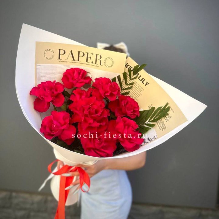 9 Красных французских роз Чико в Нальчике