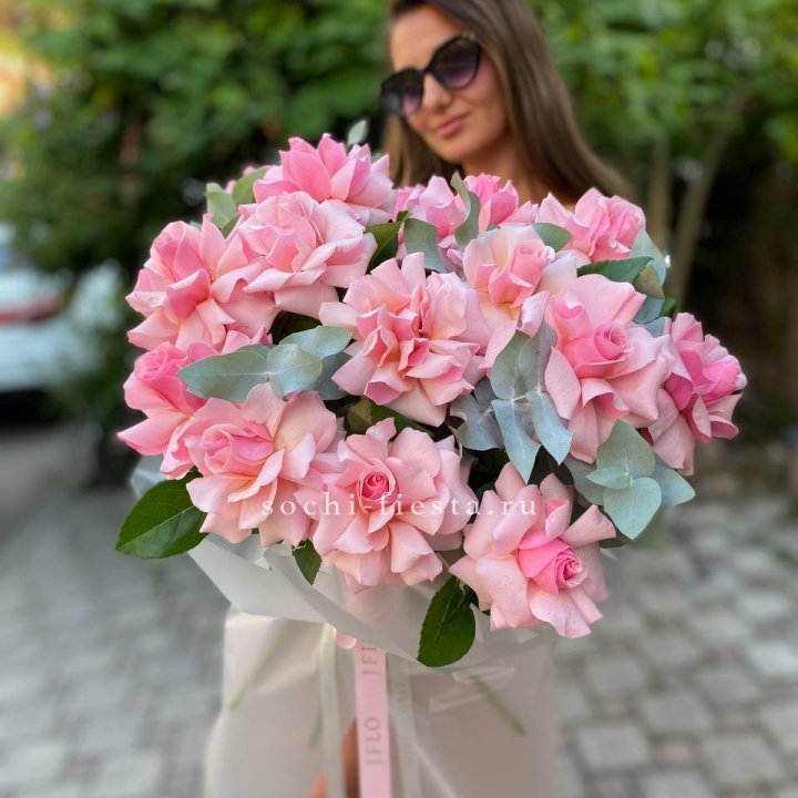 17 Розовых  французских роз в Нальчике