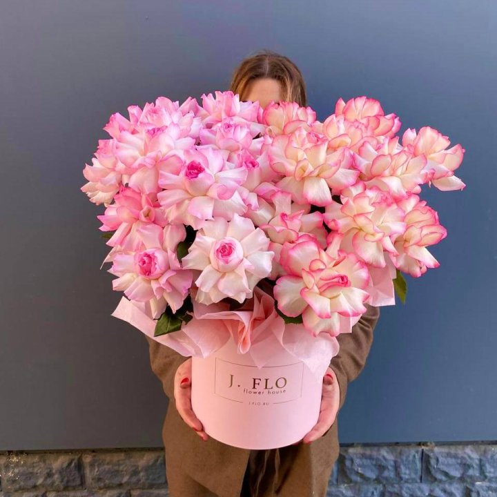 25 Французских роз микс в боксе в Нальчике