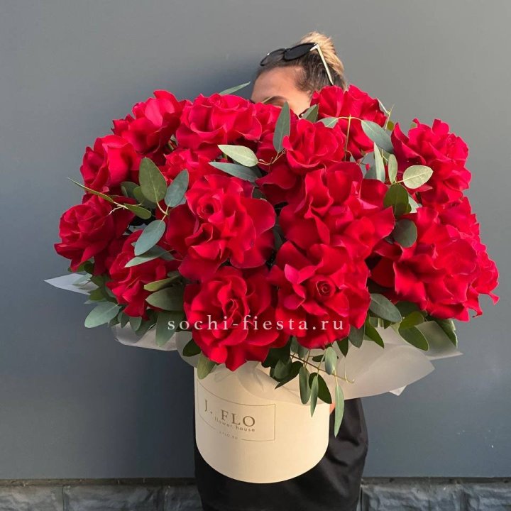 25 Французских красных роз в коробке в Нальчике