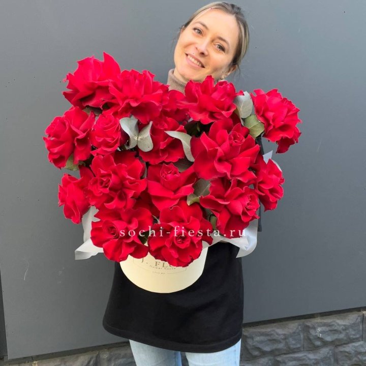 17 Французских роз в боксе в Нальчике