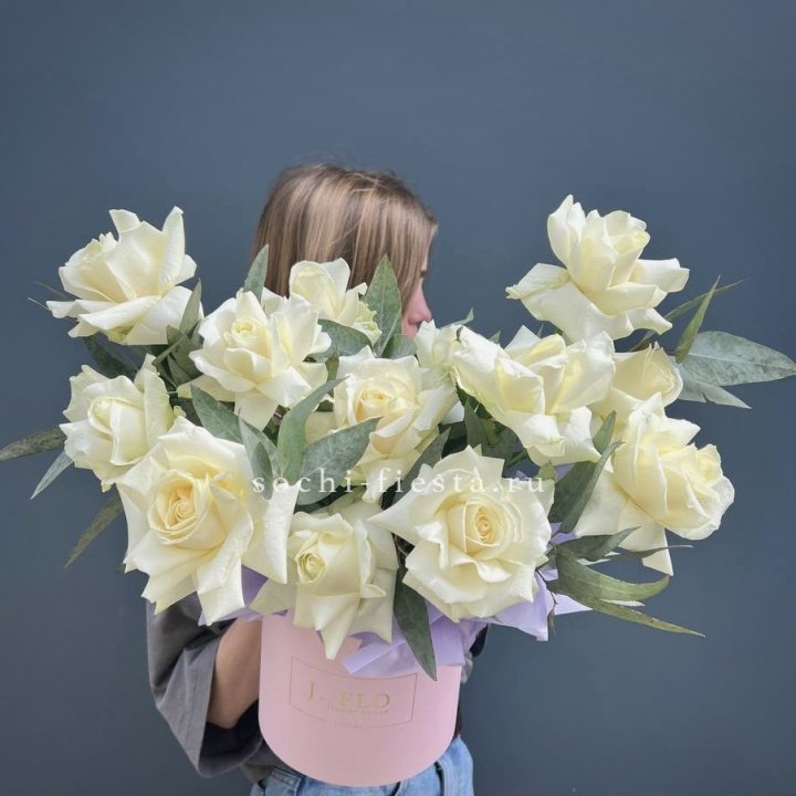 15 Французских роз в боксе в Нальчике