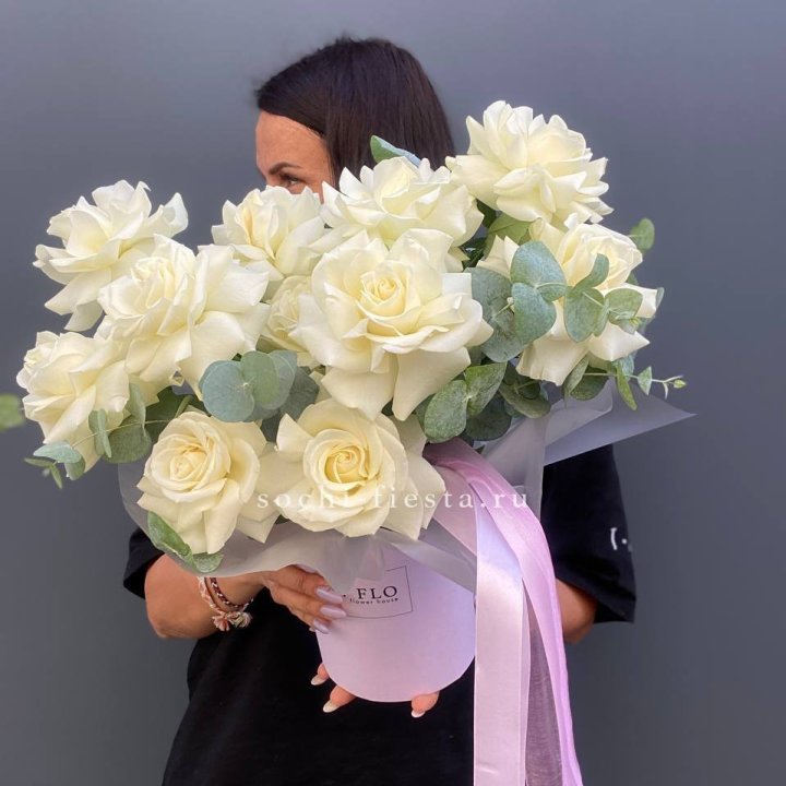 11 Французских белых роз в боксе в Нальчике