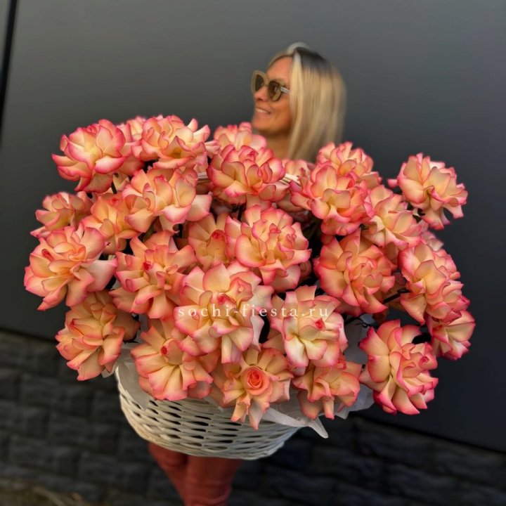 45 французских роз Джумилия в корзине в Нальчике