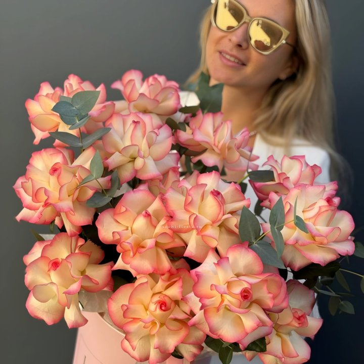 15 французских  роз Джумилия в боксе в Нальчике