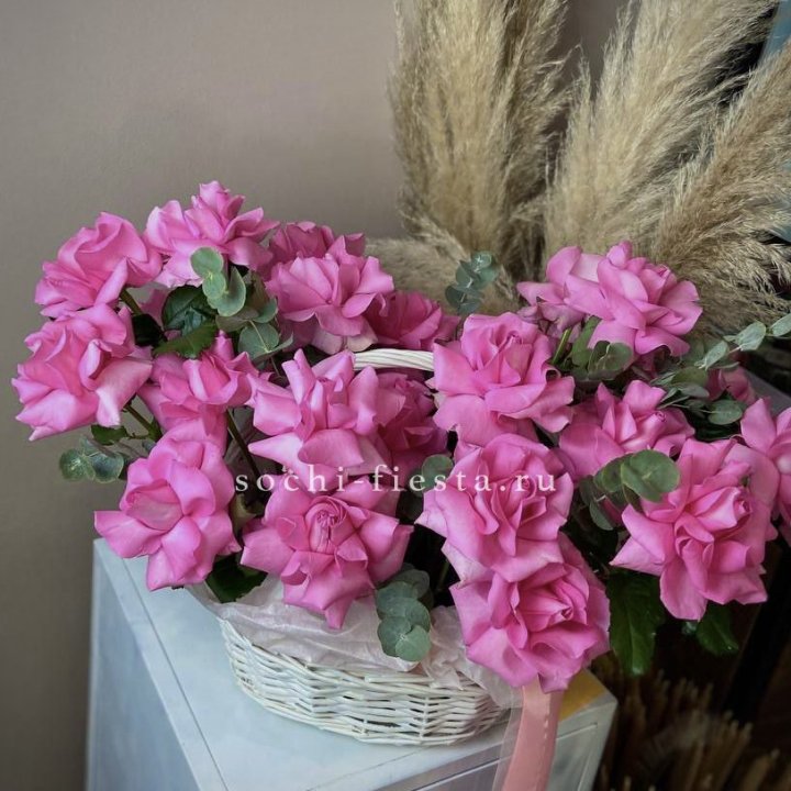 25 роз в цветочной корзине Пинк в Нальчике