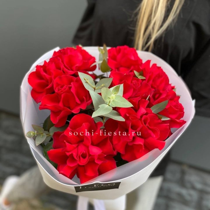 9 Красных французских роз в Нальчике